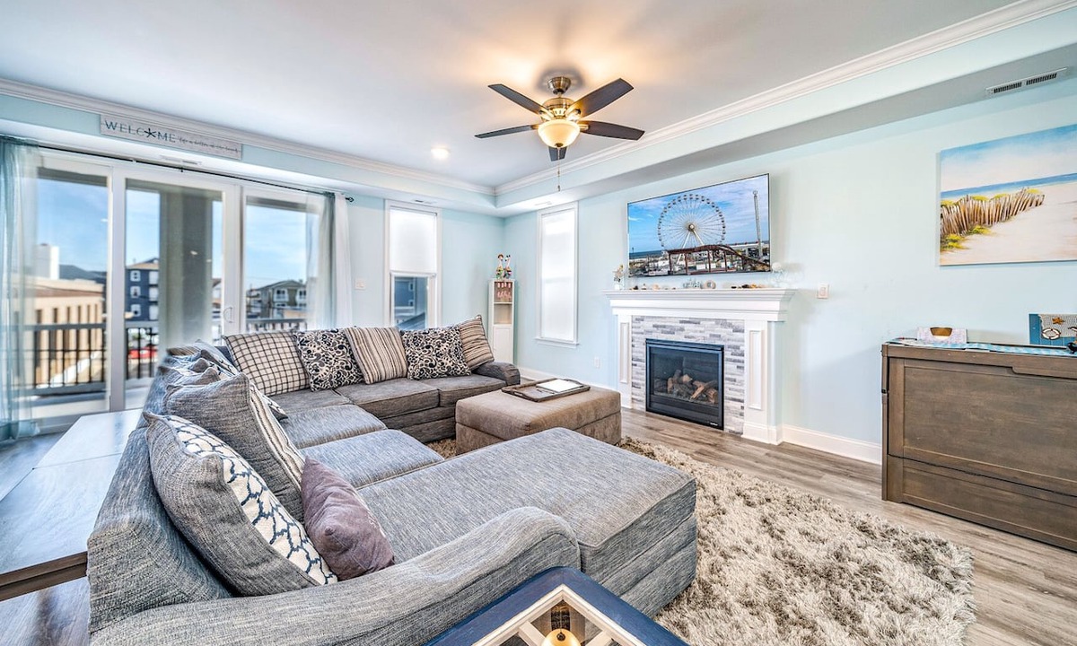 North End Condo | Stunning Beach Block 5BR/4BA Home w/Elevator & Outdoor Decks–Steps to Boardwalk