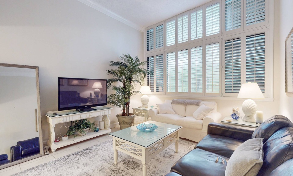 Fernandina Beach Condo | Stunning Condo near the Ocean w/Private Balcony, W/D, Shared Outdoor Pool, A/C
