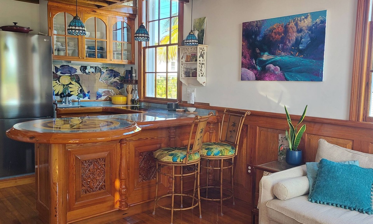 Historic Seaport Apartment | STUNNING! HEART OF OLD TOWN!: Walk to Duval and Historic Seaport in minutes.