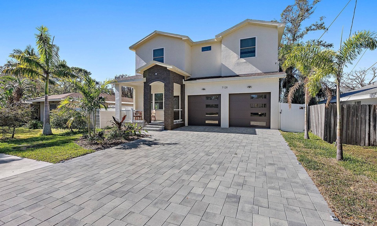 Pinellas Park House | Stunning house in Pinellas Park - Pool Heat Avail