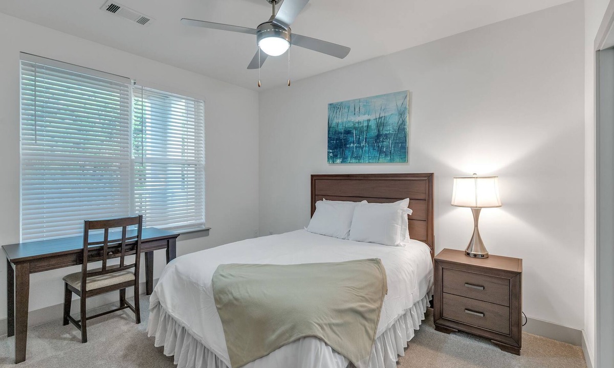 Farragut Apartment | Stunning I Corporate I Parking I Pool I Gym
