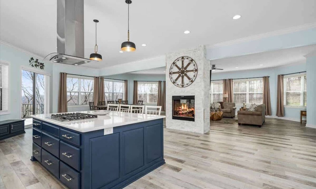 Smithville House | Stunning Lakefront Home w/Deck & Game Room