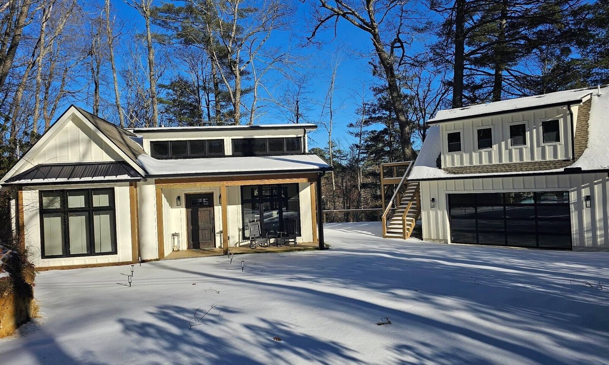 Highlands Hills House | Stunning Mountain Retreat in Highlands, NC – A Perfect Getaway