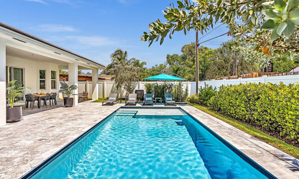 Poinsettia Heights House | Stunning Villa by Las Olas Beach Heated Pool