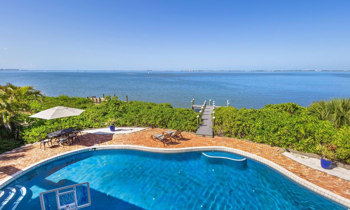 Bayshore Gardens House | Stunning waterfront retreat w/panoramic view, spectacular sunsets & Heated pool