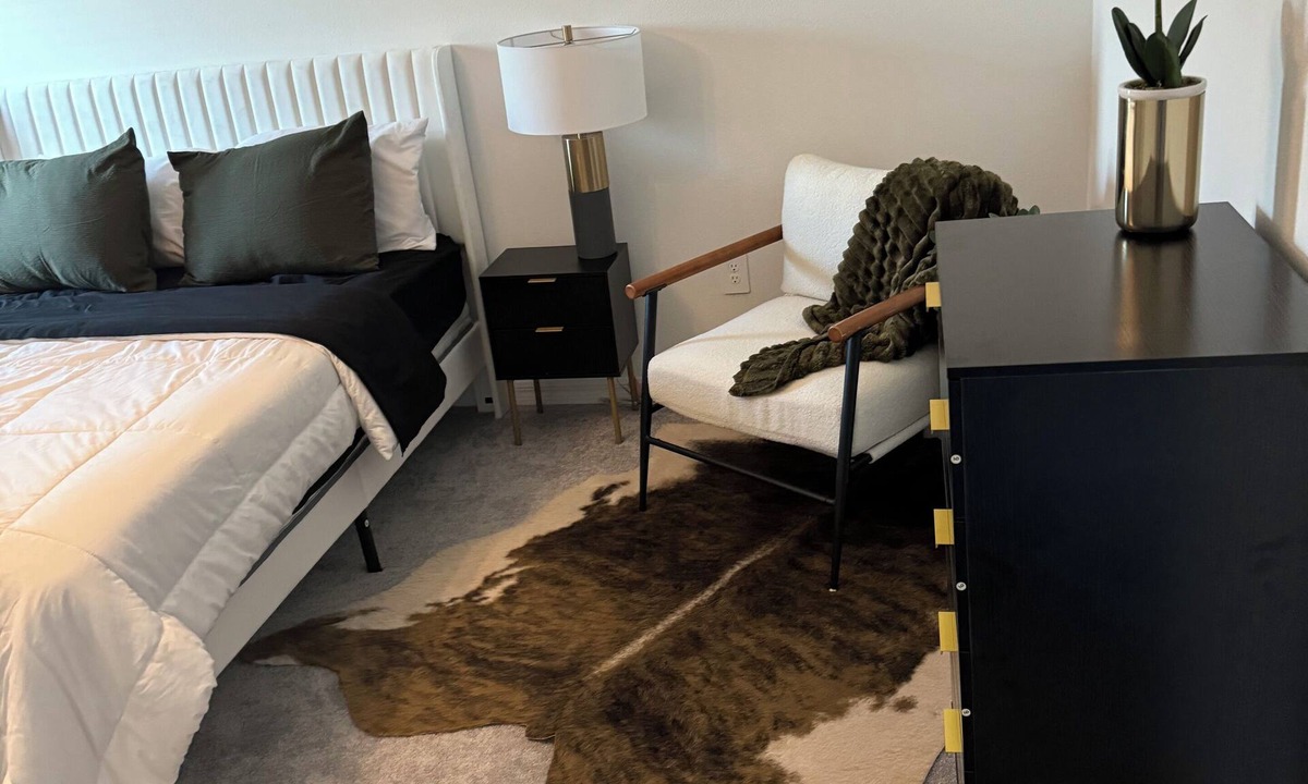 Balm House | Stylish 1 Bedrm Suite + Queen SofaBed Suite! High Speed WiFi!