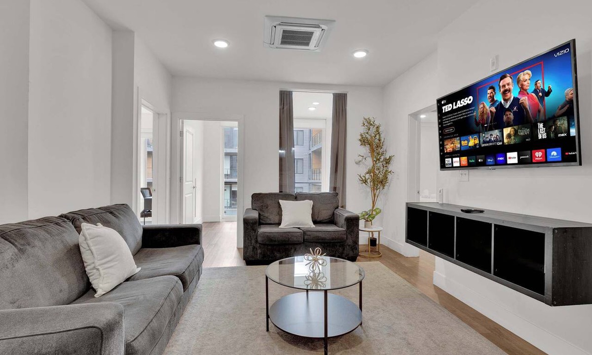 Olde Kensington Apartment | Stylish 3BD | Sleeps 8| Northern Liberties