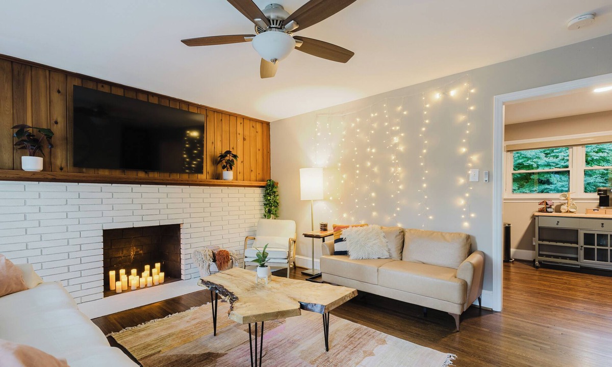 Oakhurst House | Stylish Amity Gardens Bungalow - 3 Bedroom - Pet Friendly - Near Uptown