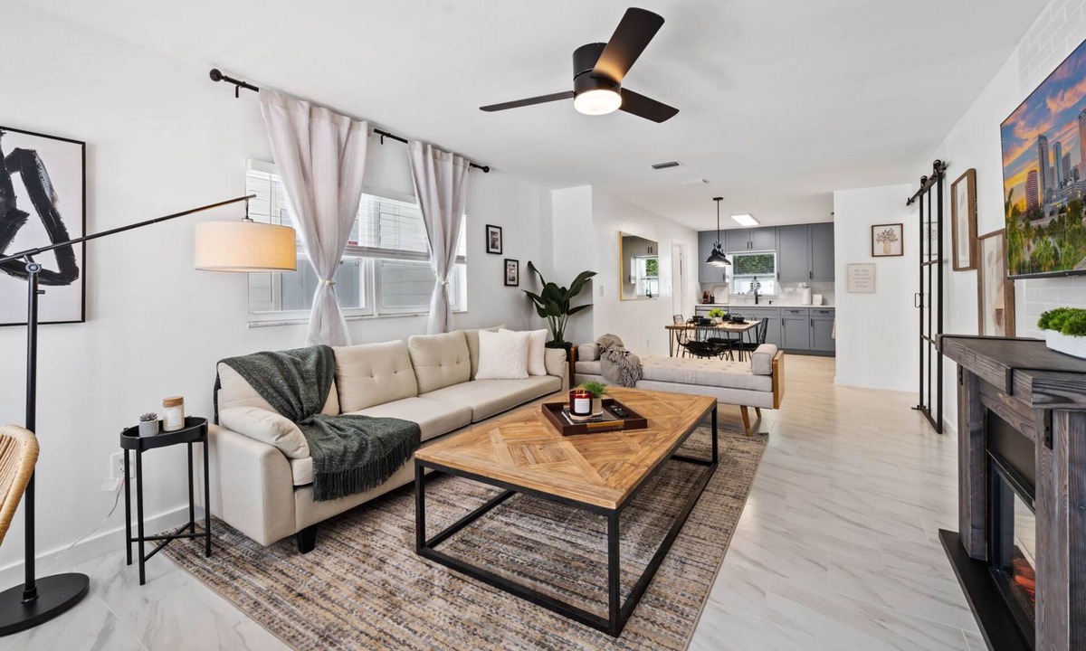 Oakford Park House | Stylish & Cozy Family Gem ~ 5 Star Location ~ Backyard