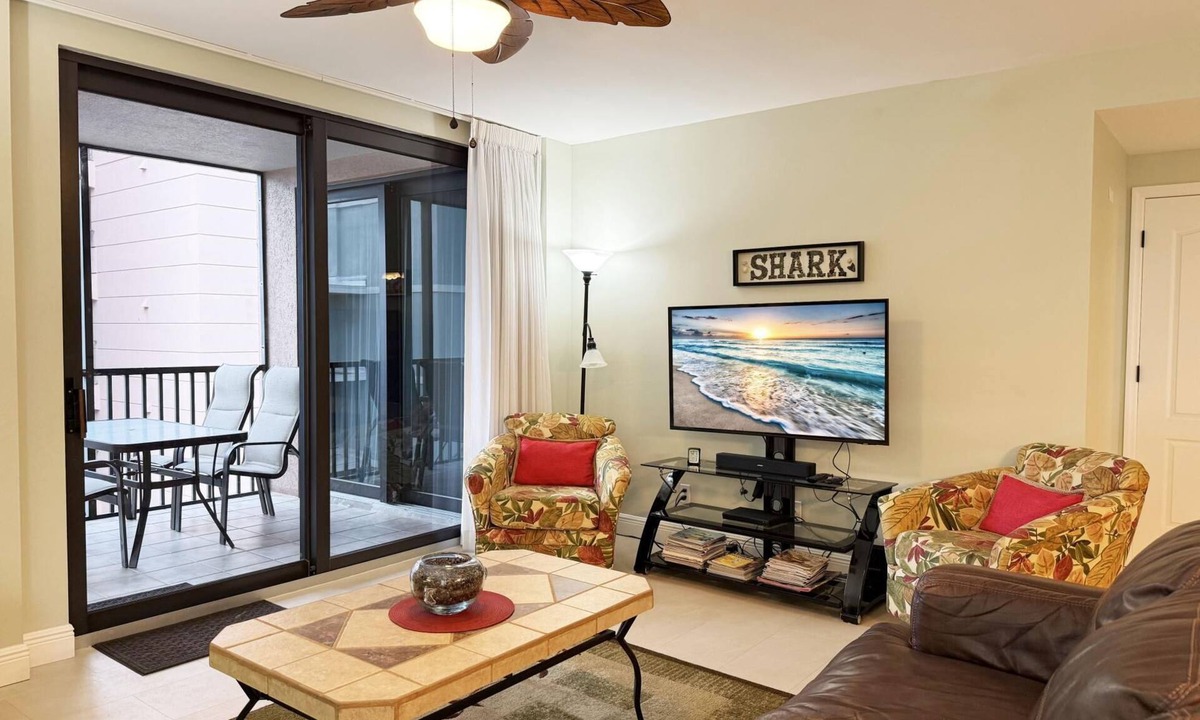 Englewood Apartment | Stylish Gulf Condo - Walk to Beach, Pool & Dining