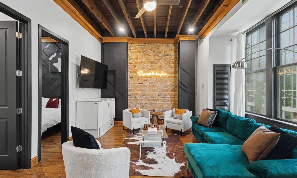 Downtown Atlanta Condo | Stylish Midtown Loft 2BR/2BA 5 Min to Stadium + Free Parking