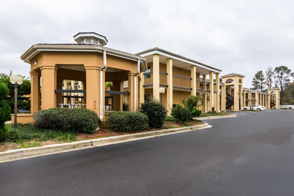 Florence Hotel | Suburban Studios Florence I-95