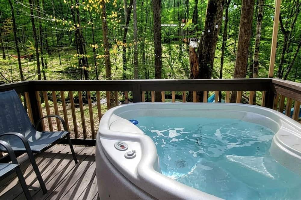 Suches Cabin | Suches Glamping Escape in Pet-Friendly Tiny House Rental for Two