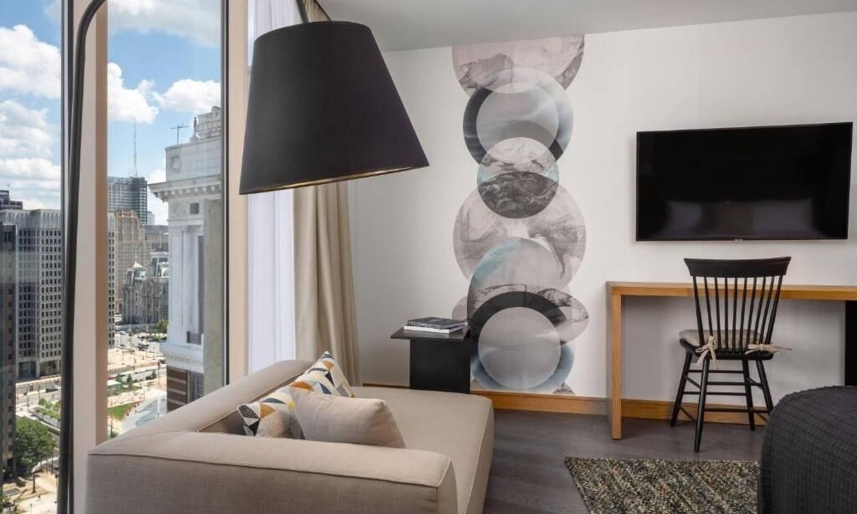 Logan Square Hotel | Suite with Kitchen Perfect for Family Getaways, Swimming Pool, Pets Stay Free