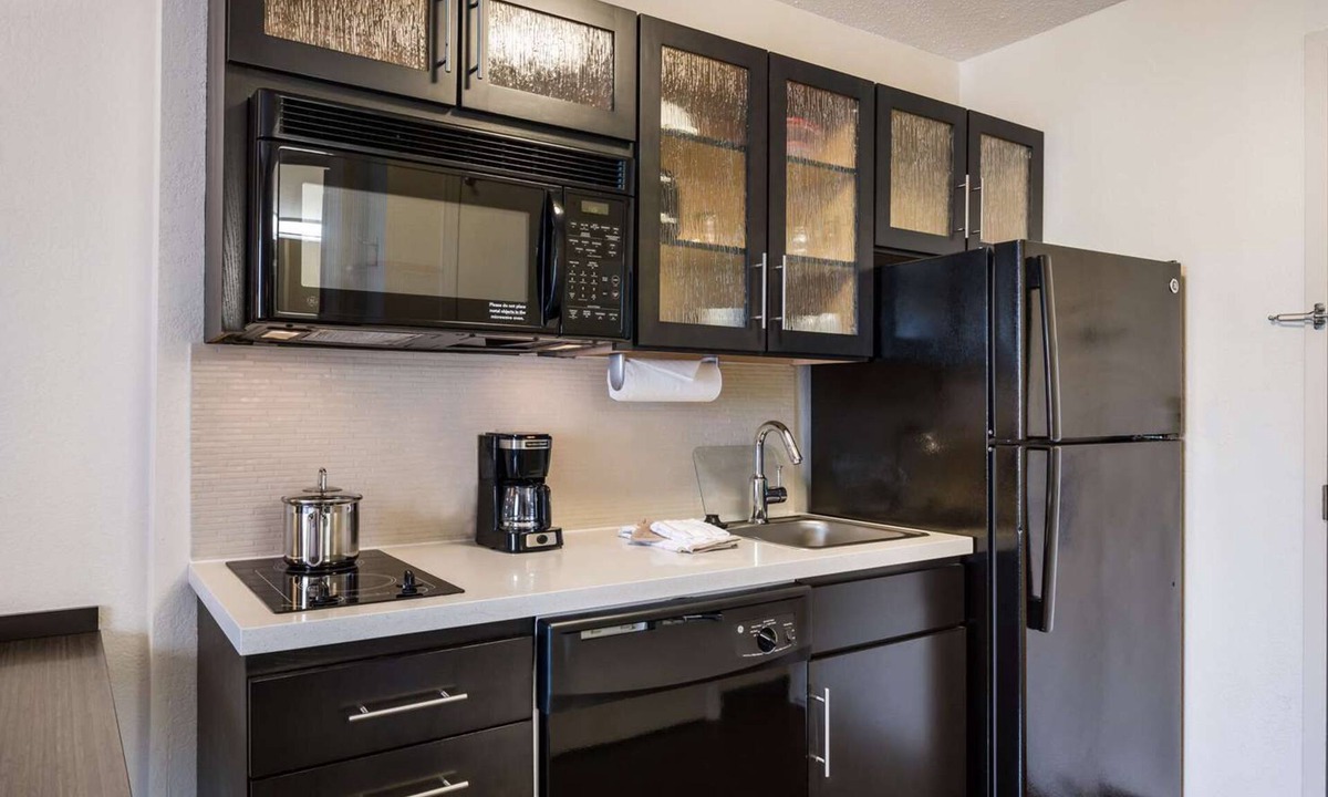Baymeadows Hotel | SuiteLife Haven: Modern Suites for Business & Leisure Travelers