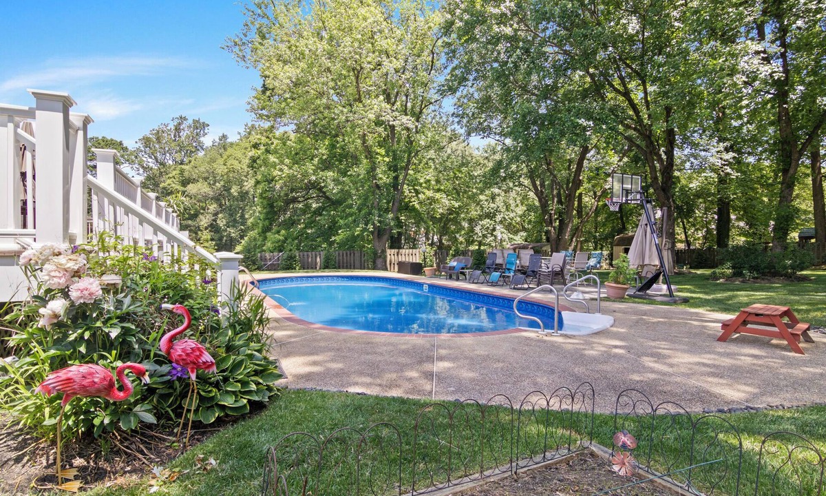 Fairland House | Summer Getaway Near DC and Baltimore Pool, Private Yard & Peaceful Setting