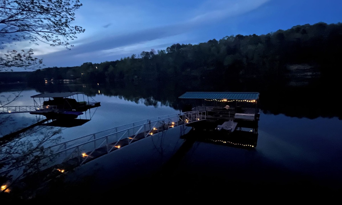 Crane Hill House | Summer on Smith Lake! Kayaks, Boat Slip & Fun!