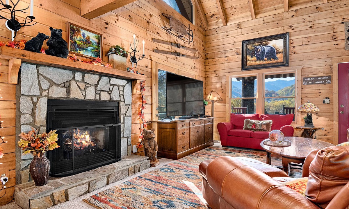Maggie Valley Cabin | Summer special ! Log cabin with mountain View, Hot Tub, Pool Table, sleeps 10