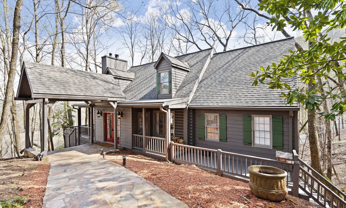 Big Canoe House | Summer specials - Five Bears in Big Canoe offers 6 beds, 3.5 baths, 8 guests
