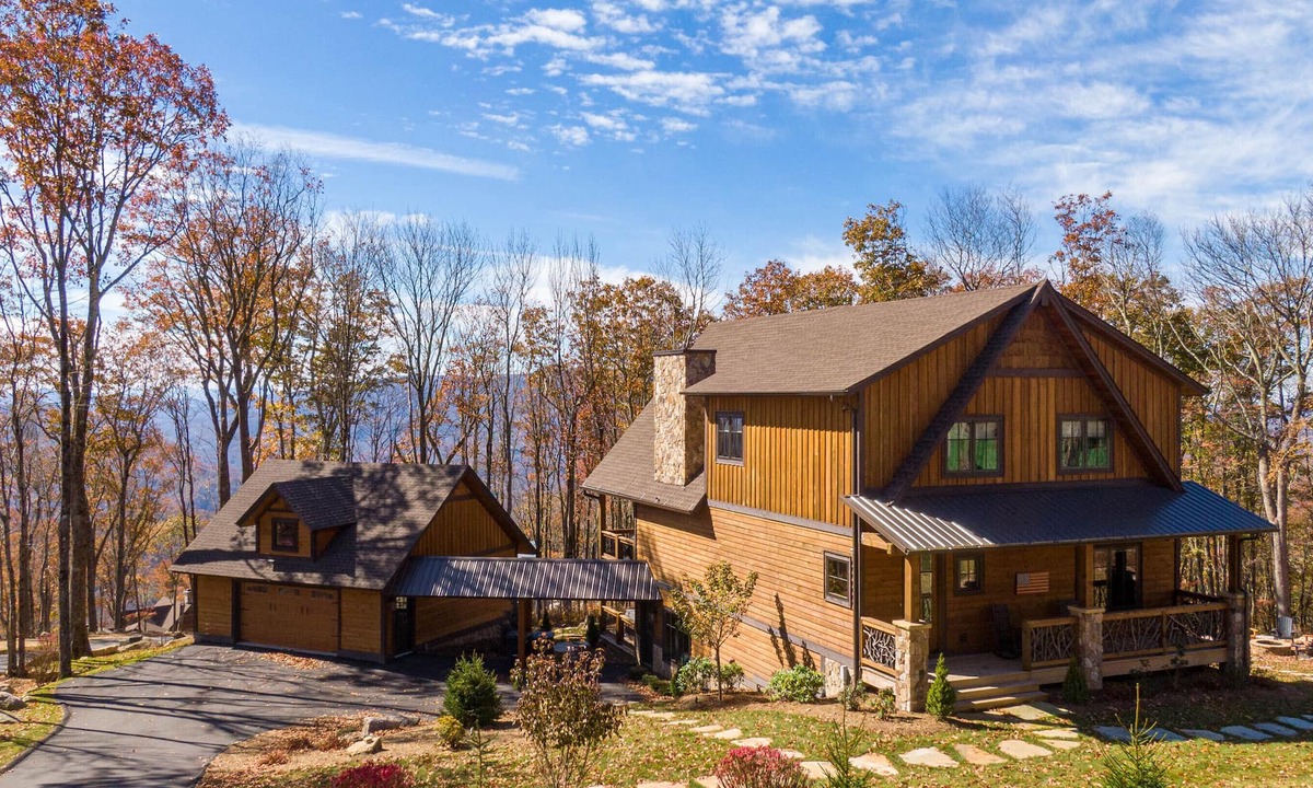 Banner Elk Cabin | Summit Haven - Luxury home in Eagles Nest, hot tub, gameroom