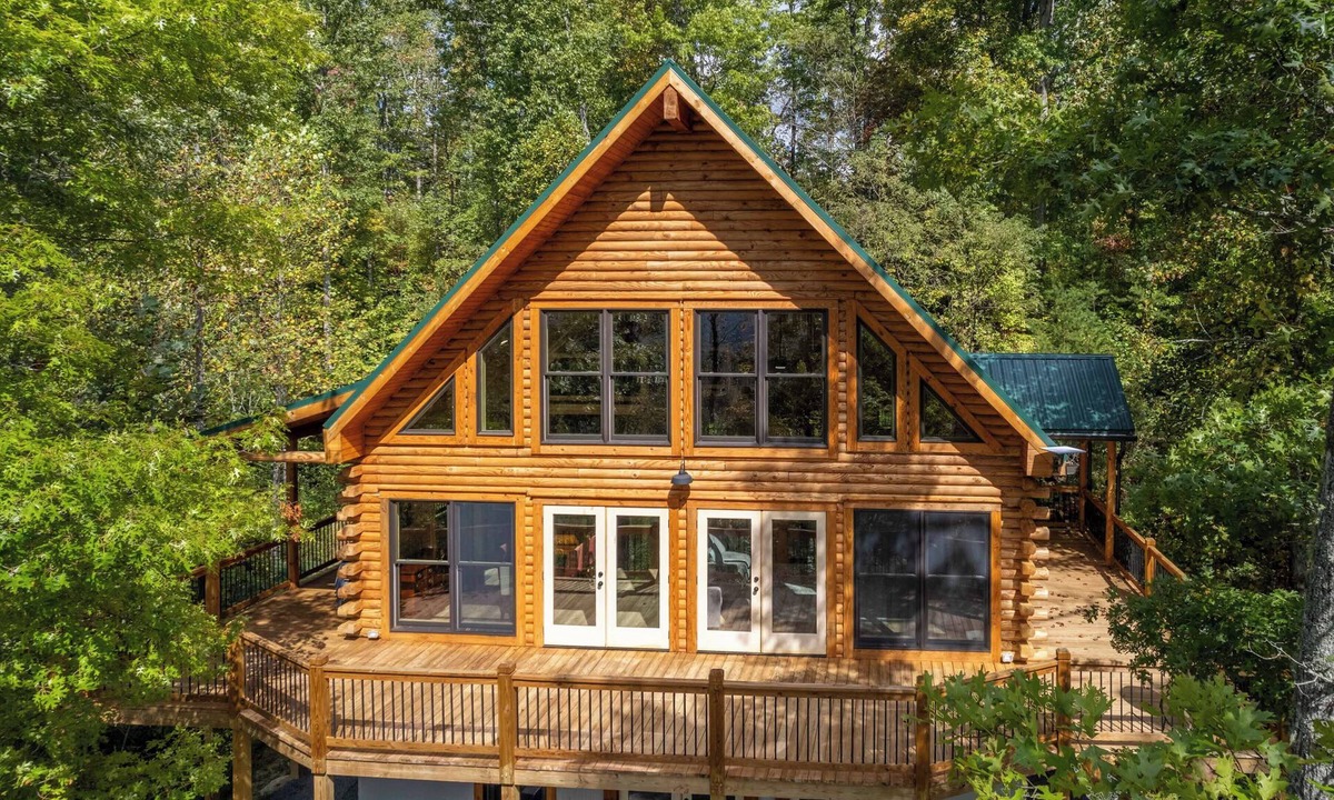 Qualla Cabin | Summit View Lodge - Hot Tub - WIFI
