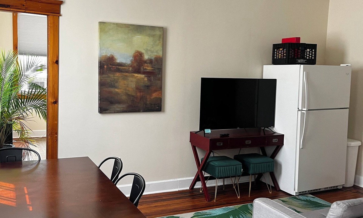 Whitman Apartment | Sun Drenched 2 Bedroom w/Balcony & Laundry!