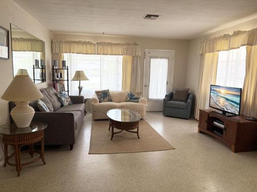 Bonita Springs House | Sun, Sand & Savings - Bonita Cozy Cottage Escape