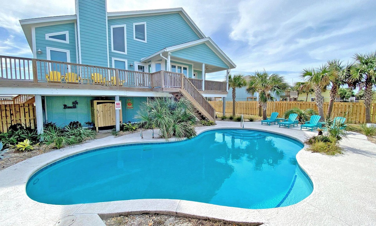 Toilla Segunda House | Sunny & Bright Gulf View Home with Private Pool and Large Decks!