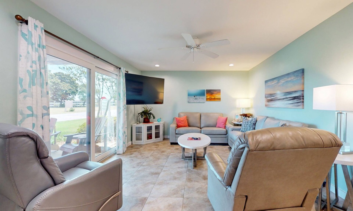 Miramar Beach Condo | Sunny condo with lake views, outdoor pool, fast WiFi, tennis & central AC
