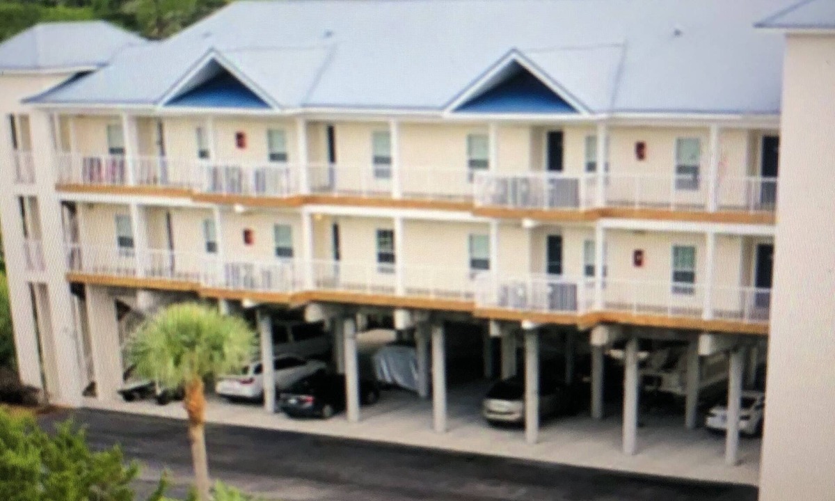 Suwannee Condo | Sunny Daze Suwannee Cove Condo Overlooking the Gulf