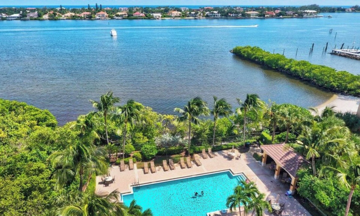 Hypoluxo Apartment | "Sunny Florida Oasis"