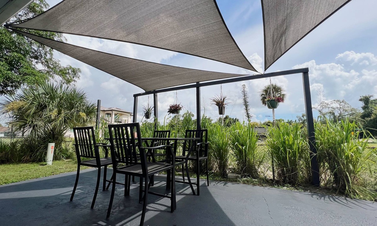 Fort Myers Villa | Sunny Fort Myers Retreat: Pet-Friendly near Downtown District, No Cleaning Fee!