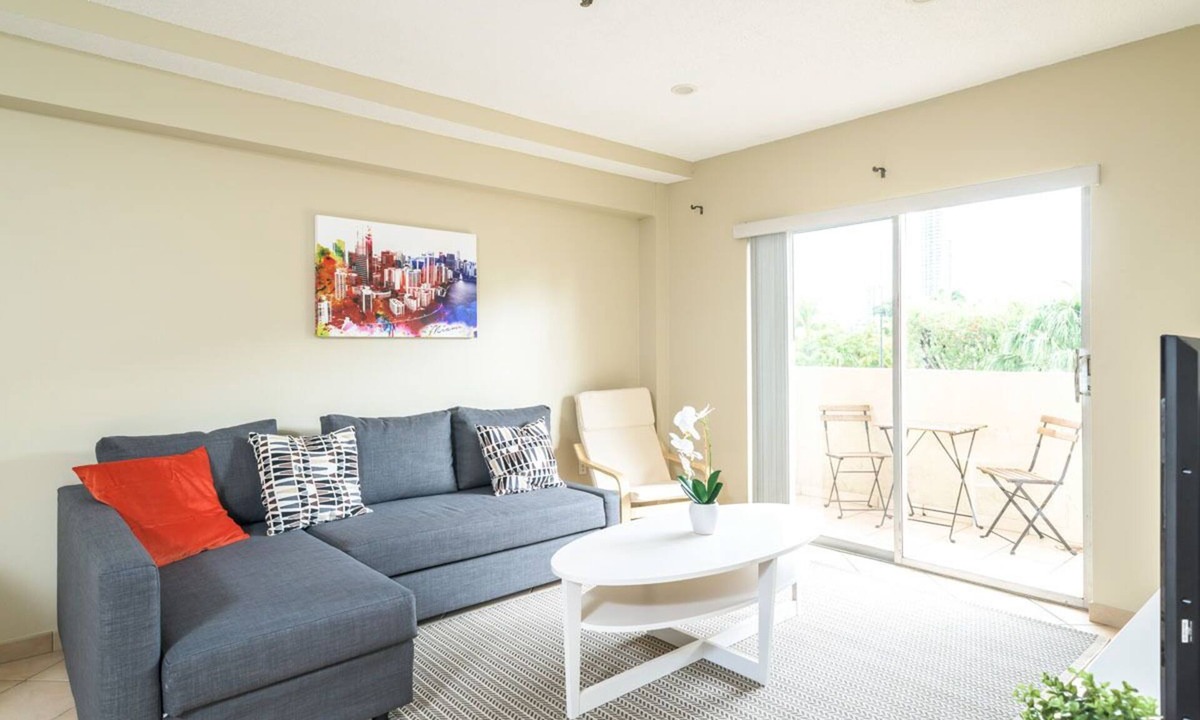 Sunny Isles Beach Apartment | Sunny Isles 1 Bedroom Free Parking Close to Beach
