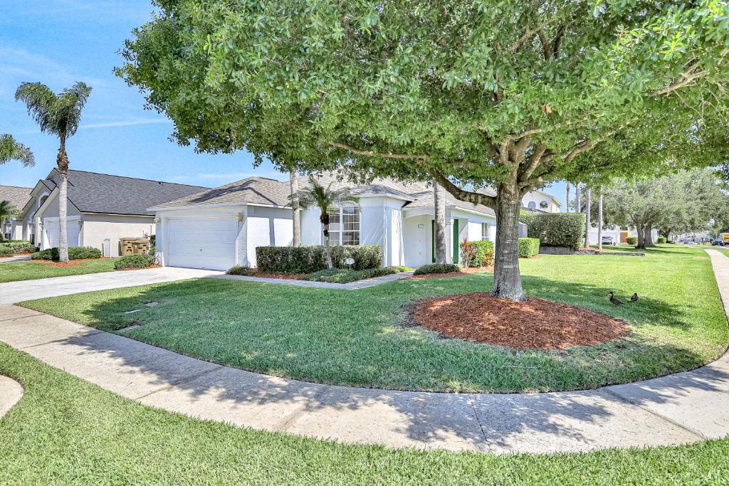 Lake Berkley House | Sunny Memories