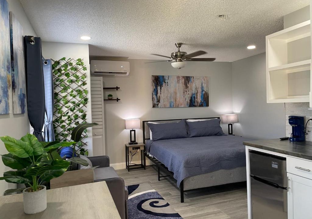 South Palm Park Neighborhood Association Hotel | Sunny Palms Inn