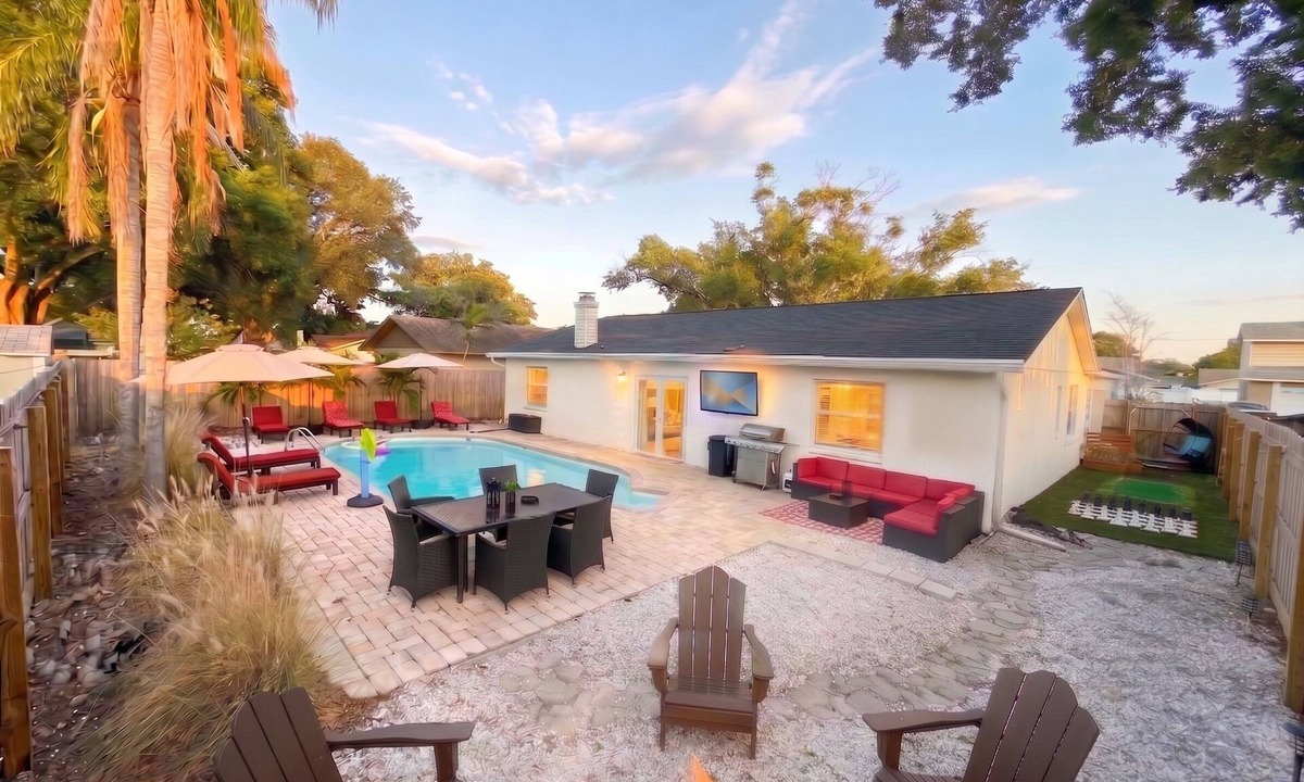 Somerset Lakes House | Sunny Pool Home w/Grill Near Beach, Pet Friendly