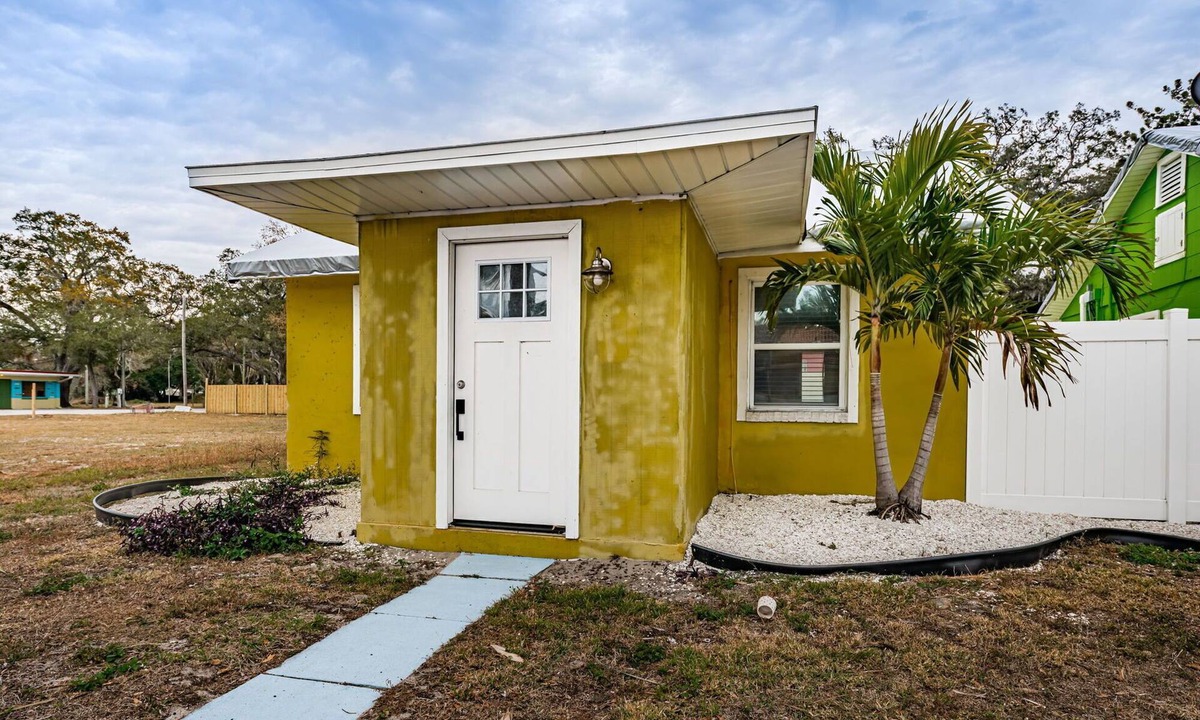 Largo Cottage | Sunny Retreat Near Clearwater Beach