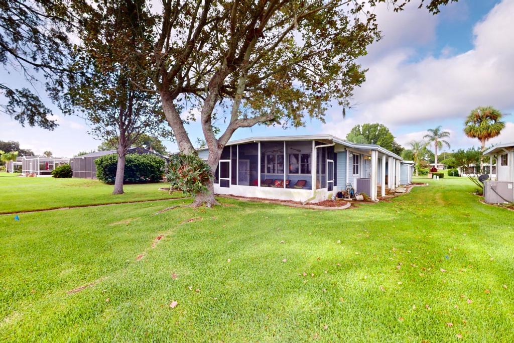 Leesburg House | Sunny Skies