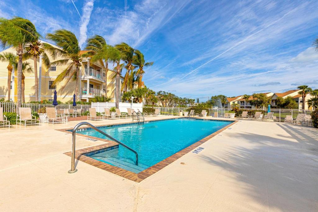 Ocean Side Village Apartment | Sunrise Beach Bliss
