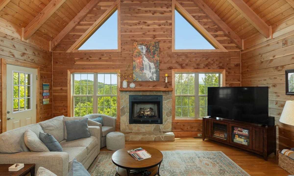 Hendersonville House | Sunrise Ridge Lodge in Hendersonville NC