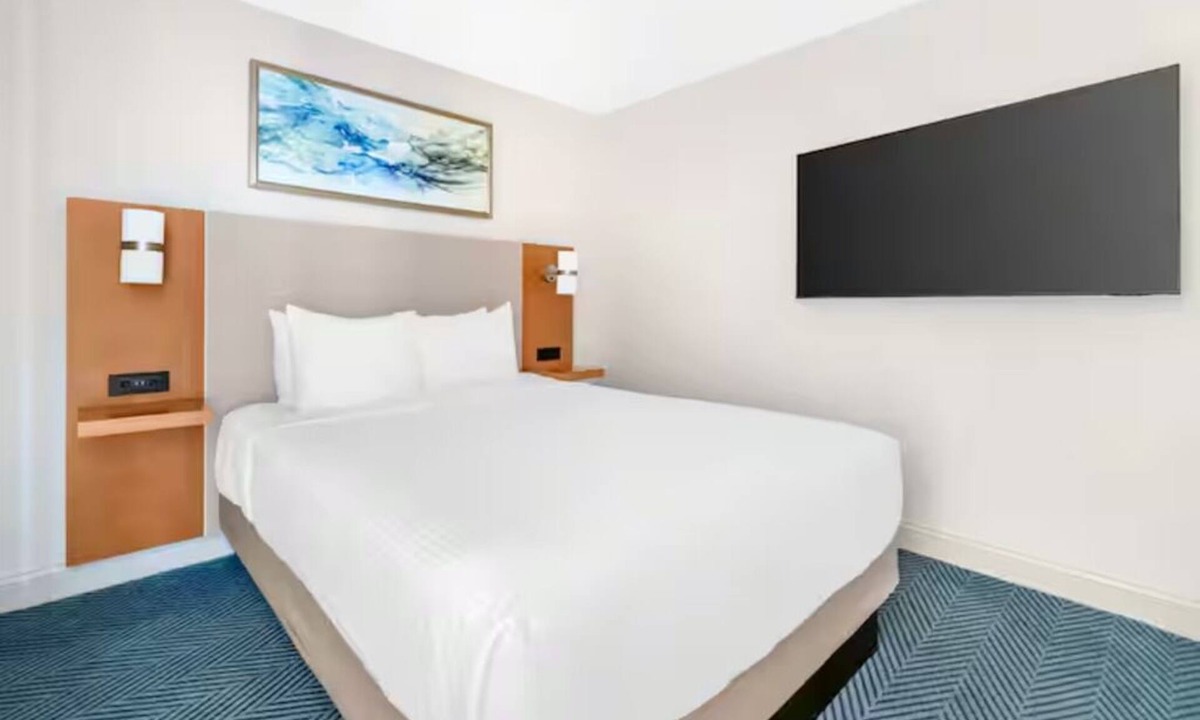 Ormond Beach Hotel | Sunrise Suite for Family Fun, Sand Play & Boardwalk Excursions