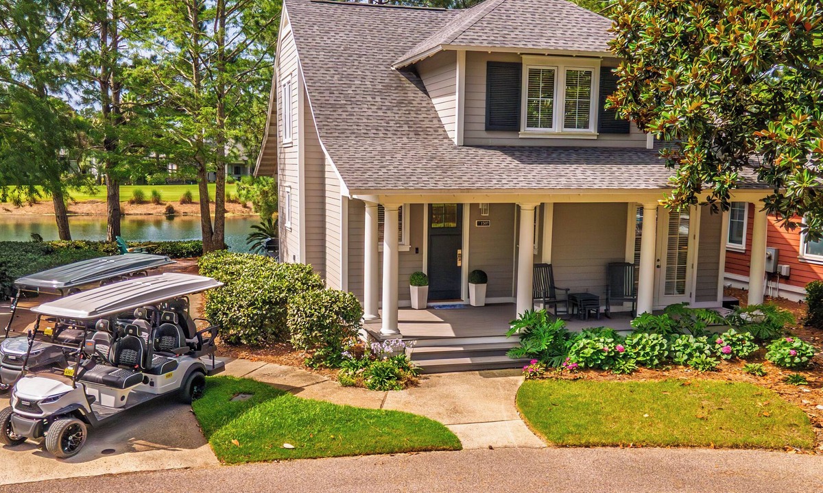 Laurel Grove House | Sunset On Laurel – 3BR Golf Retreat, Golf Carts 🛺, Resort Amenities, Pets