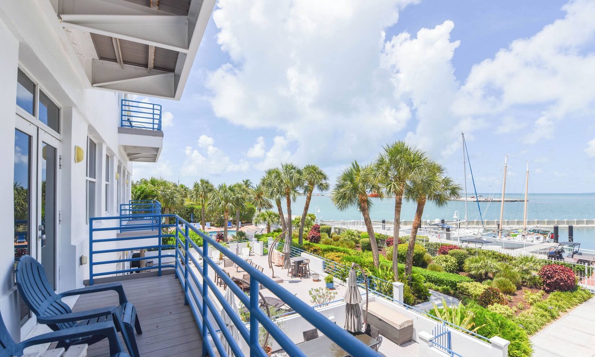 Bahama Village Condo | Sunset Overlook - Waterfront Condo at Harbour Place with Sunset View
