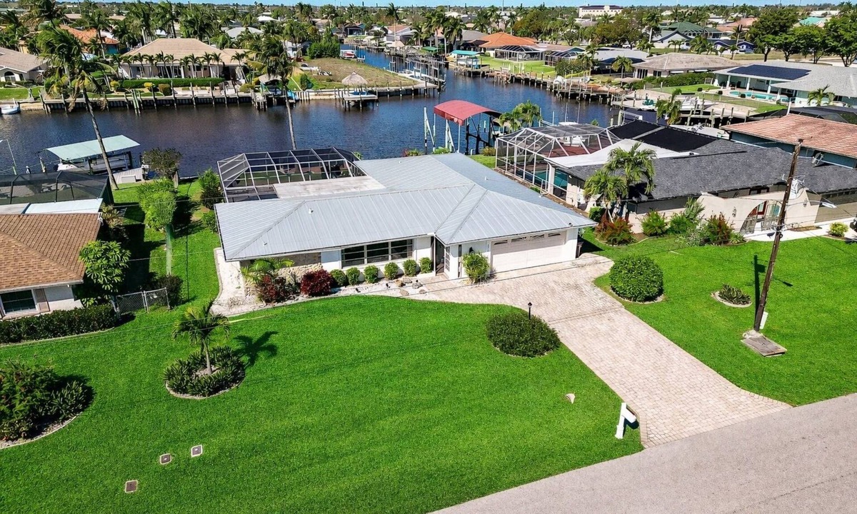 Caloosahatchee House | Sunset Reach .Waterfront Family Pool Home - Gulf Access - Sunset Views -