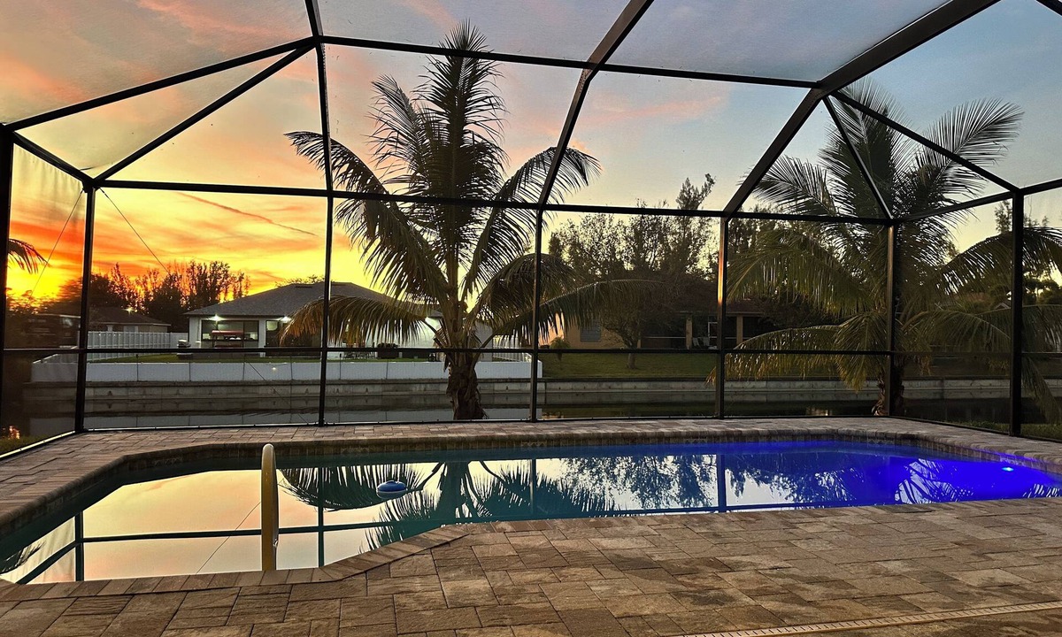 Trafalgar House | Sunset views! Waterfront+Heater Pool+HotTub+Plunge! Waterfront Oasis! Sleeps 10!