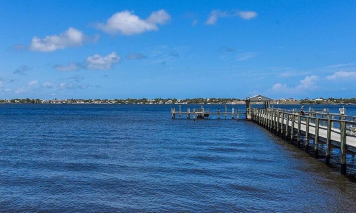 Stuart Condo | Sunsets and Palm Trees overlooking the St. Lucie River