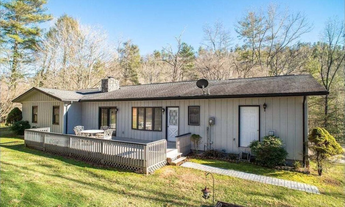 Pisgah Forest House | Sunshine Daydream in Pisgah Forest Area