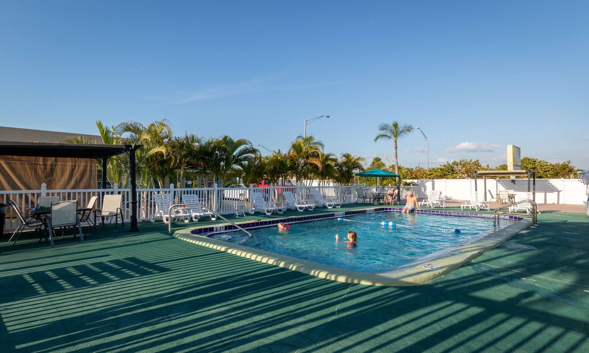 South Venice Hotel | Sunshine Inn & Suites Venice, FL