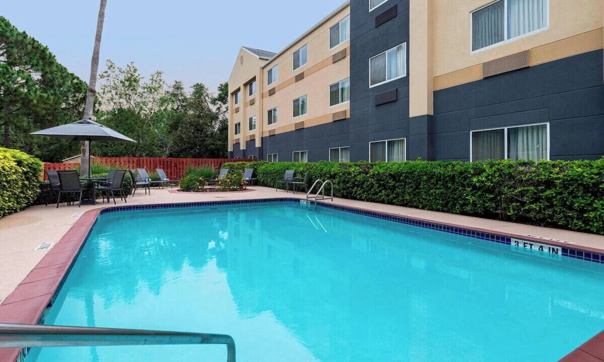 Clearwater Hotel | Sunshine&Value Double Queen: Breakfast, Pool & Gym