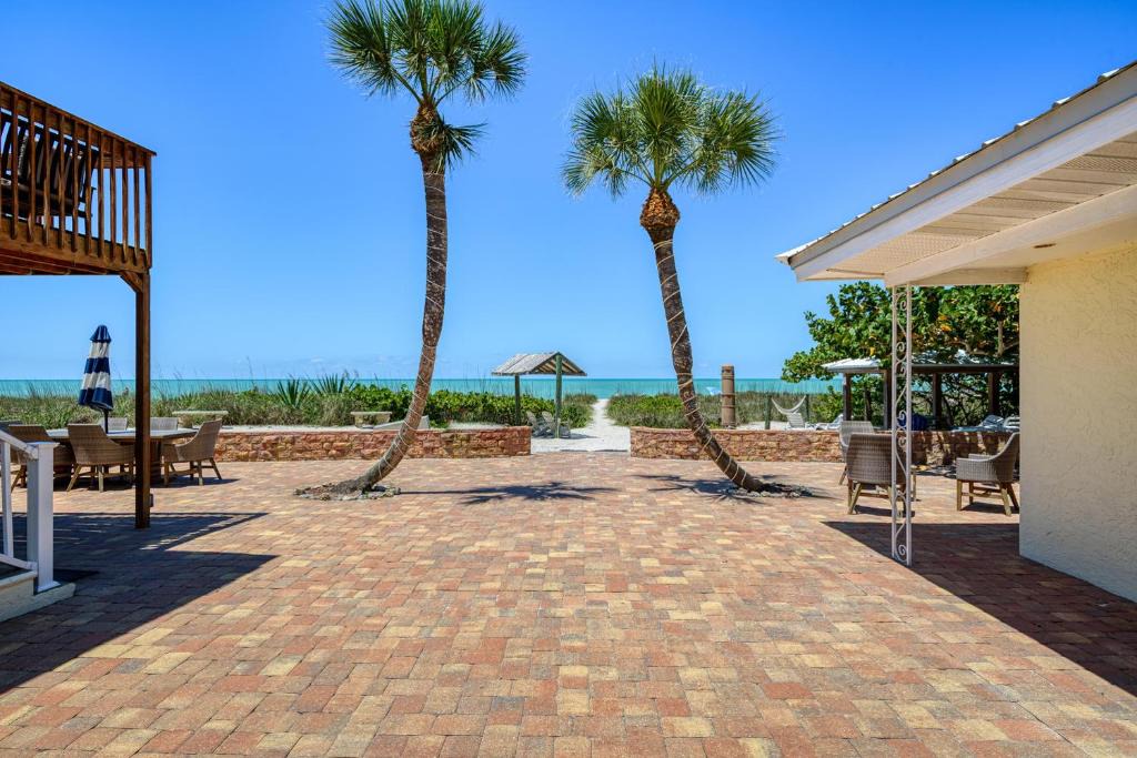 Nokomis Resort | Suntan Terrace